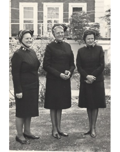 Photograph - Officers at Sunbury Court